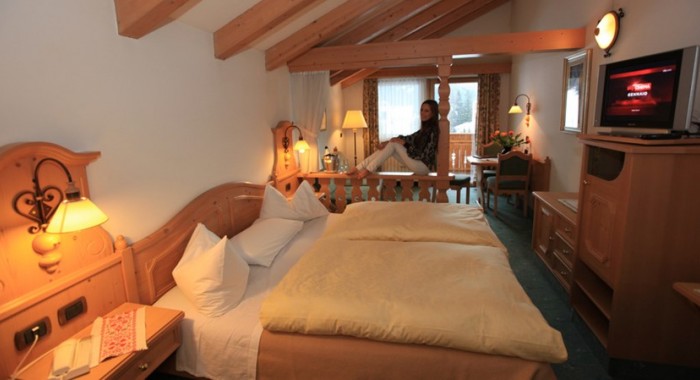 Hotel Cesa Tyrol (Canazei), Val di Fassa ski chalet, image 2